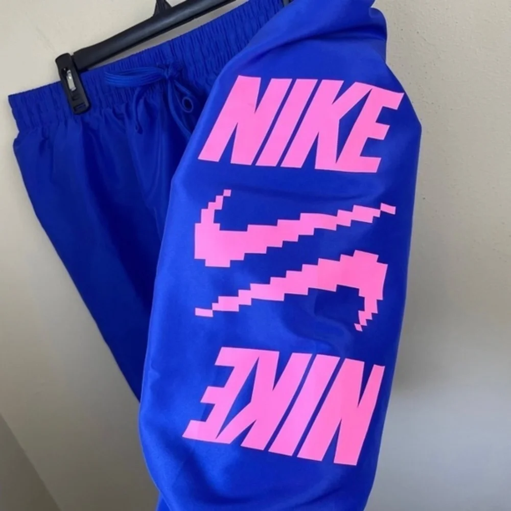 Nike men volley